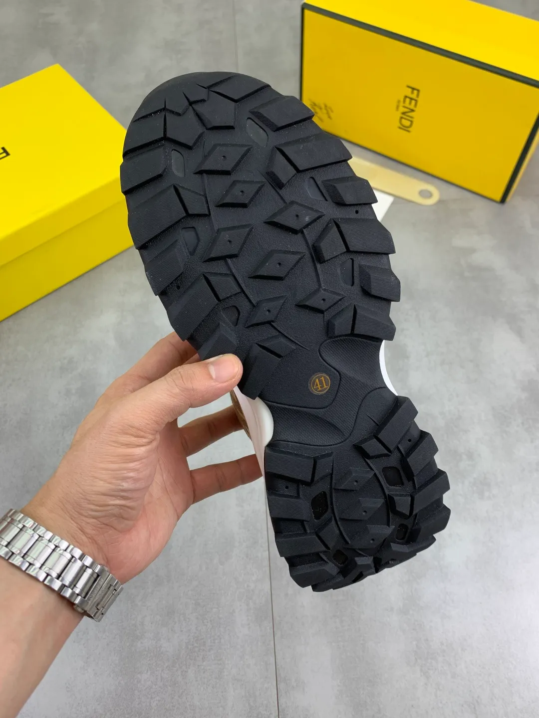 ​Men's shoes 💰P440 💰【New】Little monster 🆘 New FENDI 🕶️🕶️Simple routing effect, showing an elegant and cool driving shoe 🎬Using imported calfskin + first-layer pigskin lining🐂Excellent material🎬Detailed workmanship 🤗Comfortable foot feel➰➰. ​Pair it with any outfit to show your taste and temperament, low-key luxury ♻️Design ​simple and elegant ​noble and fashionable 🍃​Very loved and favored by trendy men 💓❤️Size: 38-44 (45 customized) 3️⃣ colors available